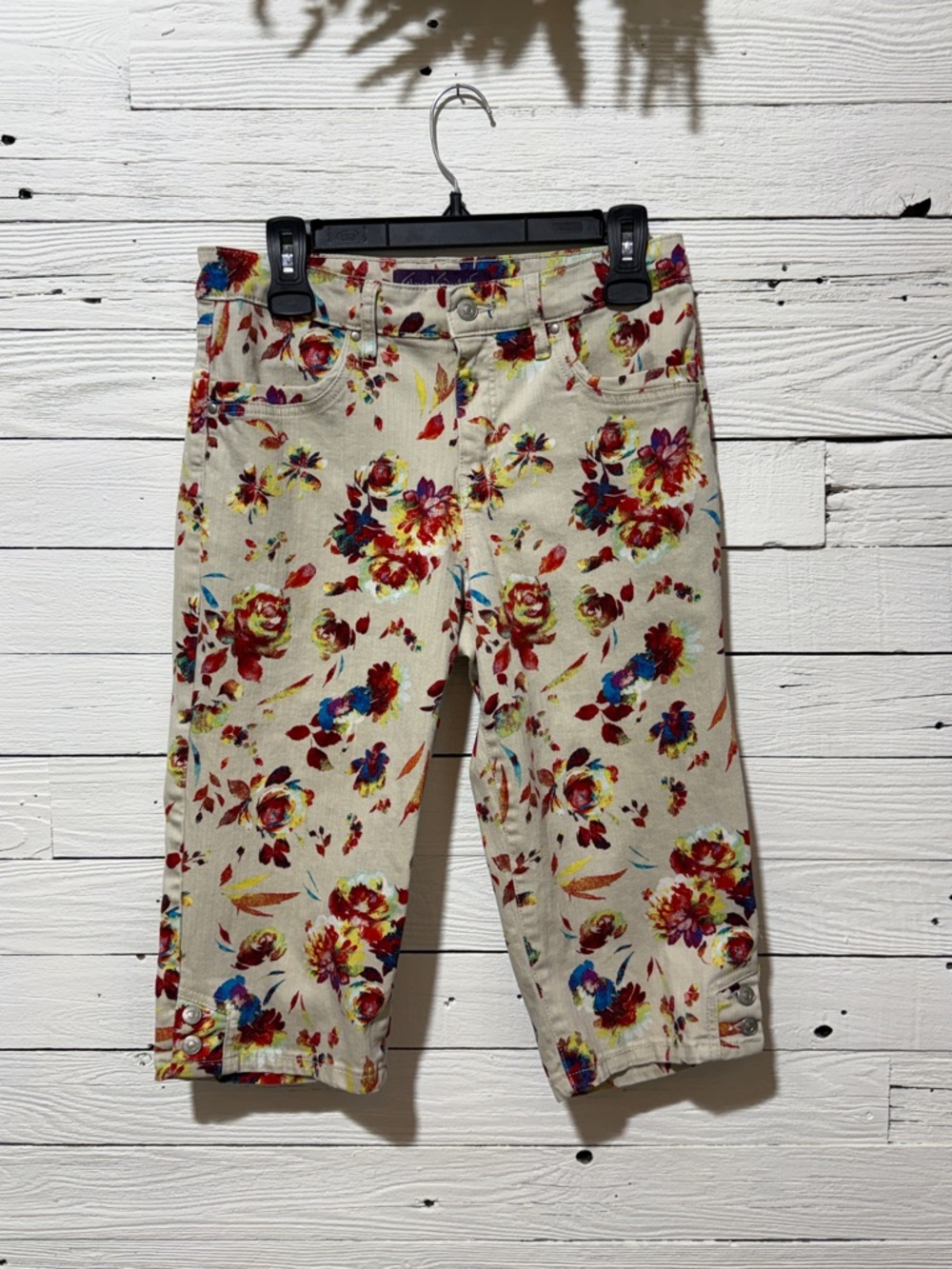 Gloria Vanderbilt Cream Floral Cropped Pants with Red, Blue & Yellow Print